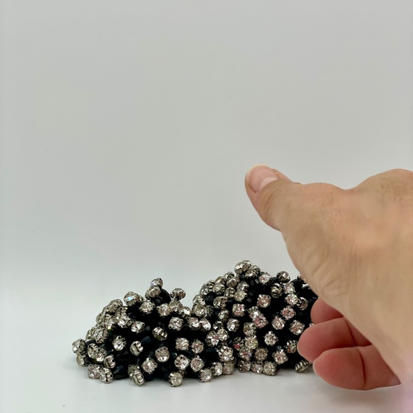 Pair of sparkling aggregates to embellish shoes, jackets or hats. Black & White. - Picture 4 of 16